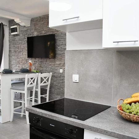 Modern Stairs Apartment Ровин Екстериор снимка