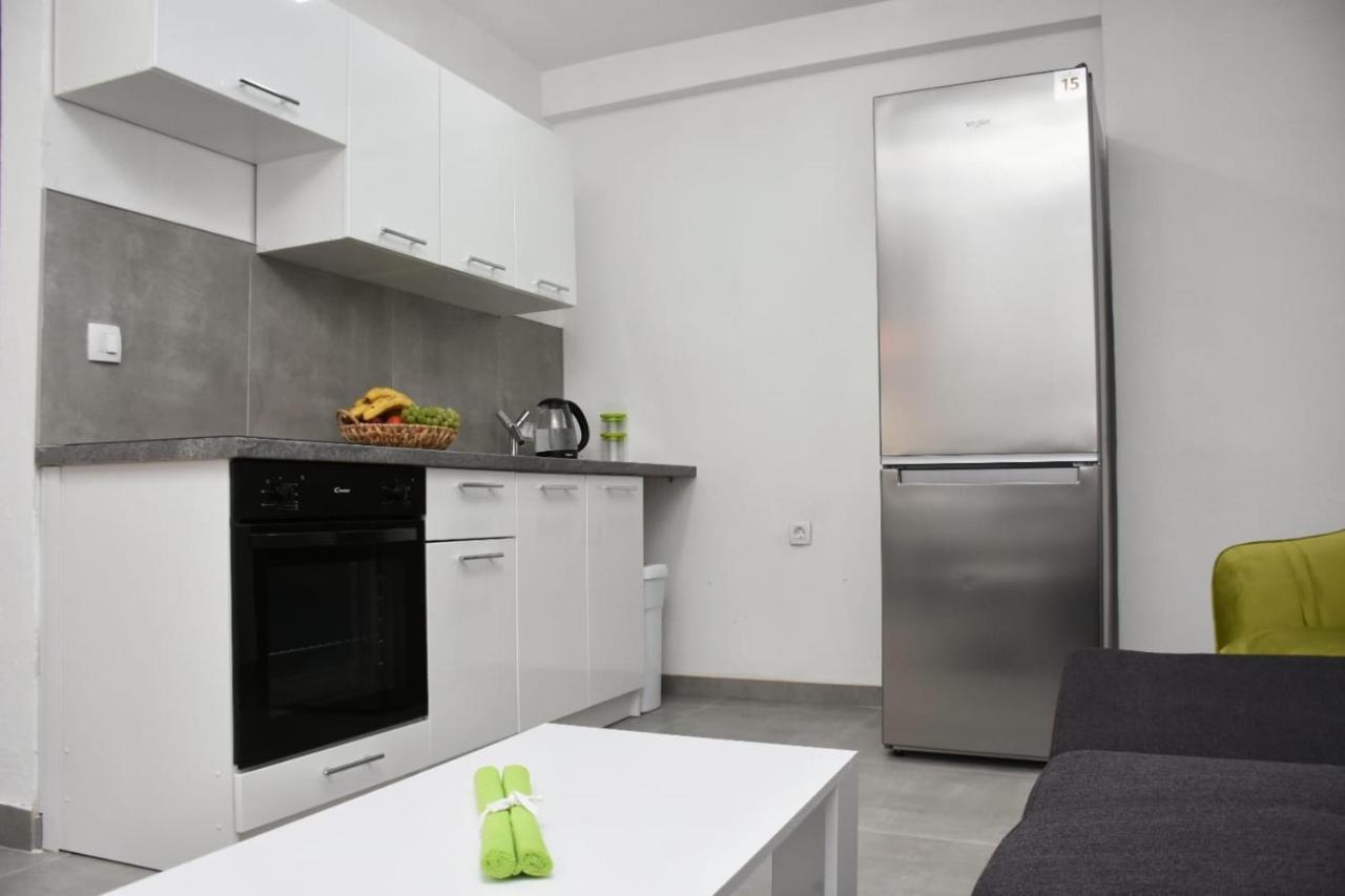 Modern Stairs Apartment Ровин Екстериор снимка