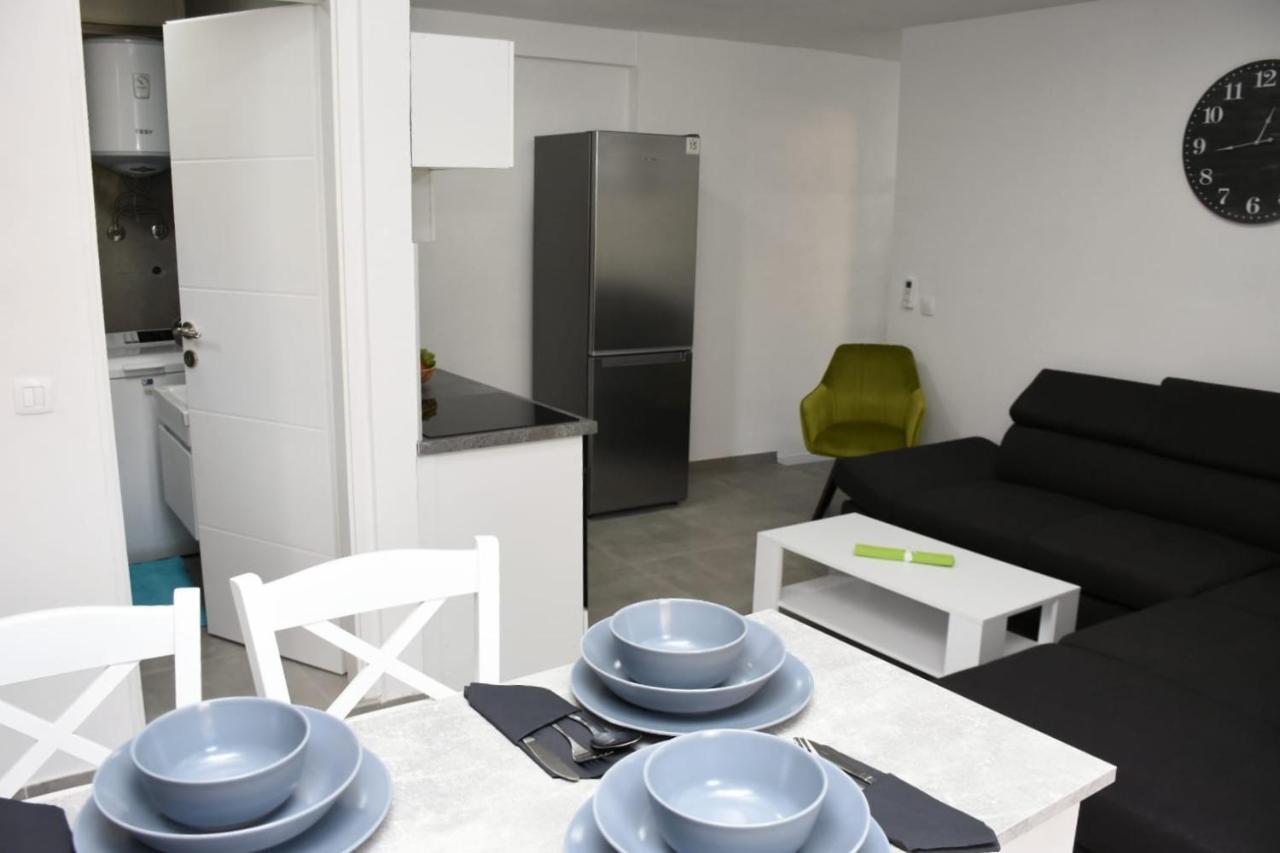 Modern Stairs Apartment Ровин Екстериор снимка